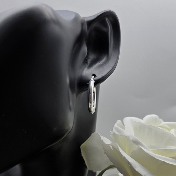 ❤️ Classic Simple Huggie Hoops STERLING SILVER - Picture 2 of 3